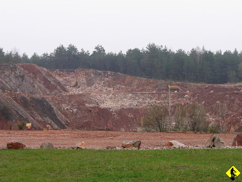 fota 042.jpg - Do Radkowic wracam w większości asfaltem. W większości w mżącym deszczu. W większości na stojąco. Bez wody.